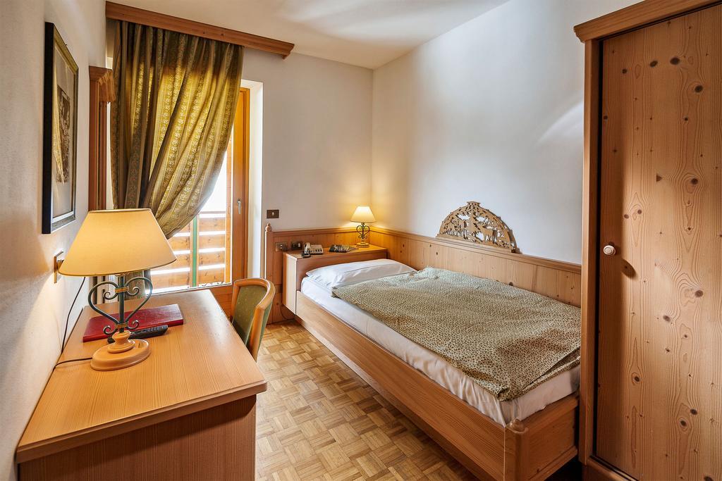 Hotel Piccolo Pocol Cortina dʼAmpezzo Pokoj fotografie