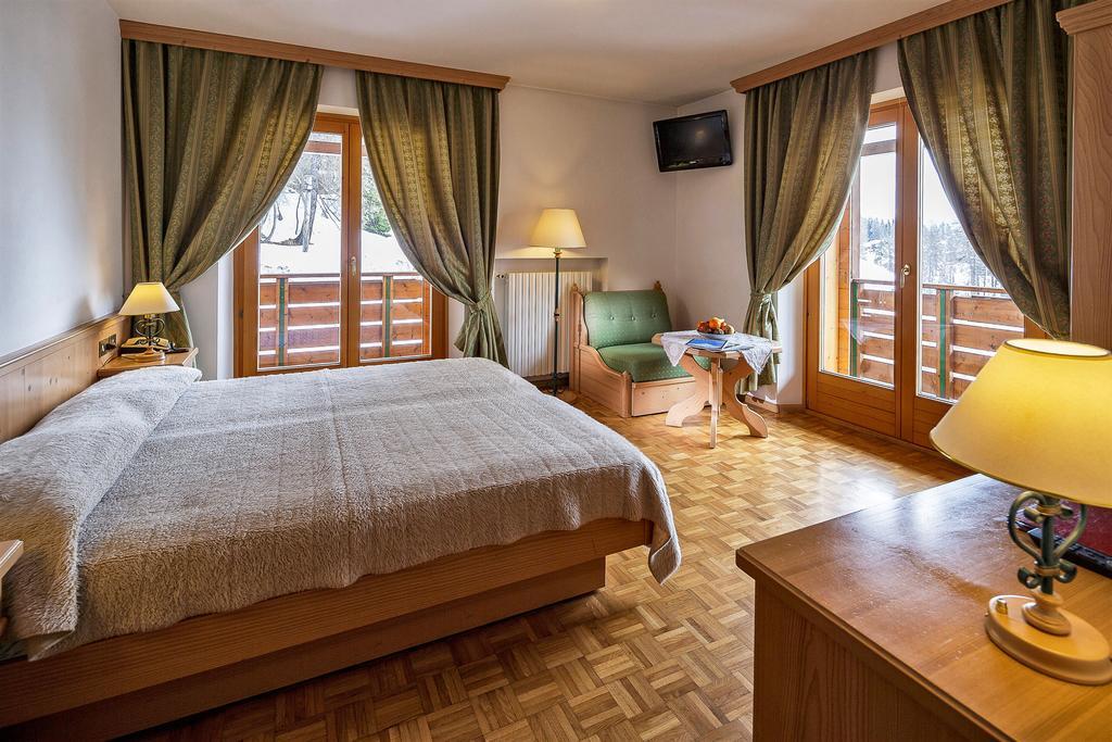 Hotel Piccolo Pocol Cortina dʼAmpezzo Pokoj fotografie